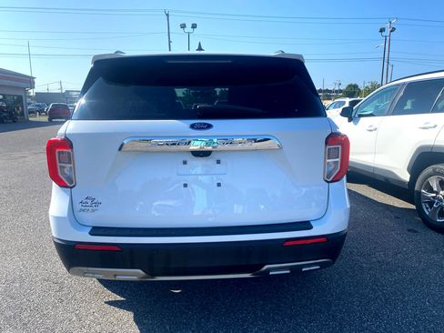 Used 2021 Ford Explorer XLT w/ Equipment Group 202A image 5