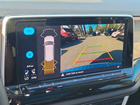 Used 2024 Volkswagen Atlas SE w/ Panoramic Sunroof Package FWD image 31