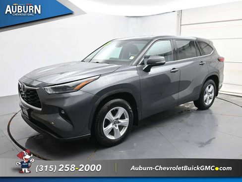 Used 2021 Toyota Highlander LE AWD/4WD image 2