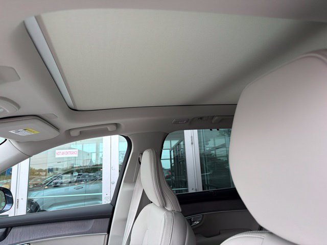 New 2026 Volvo XC90 T8 Ultra w/ Protection Package Premier AWD/4WD image 16