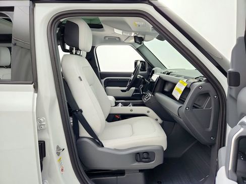 New 2026 Land Rover Defender 110 X-Dynamic SE image 14