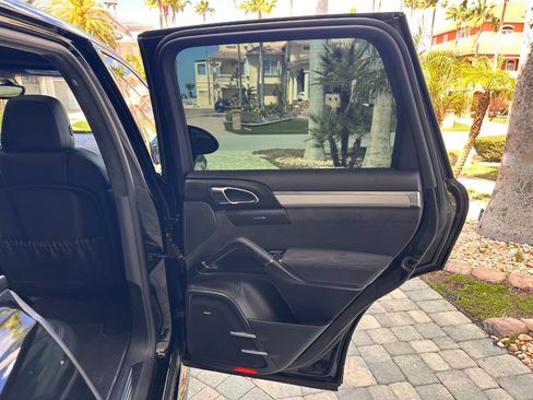 Used 2017 Porsche Cayenne GTS image 75