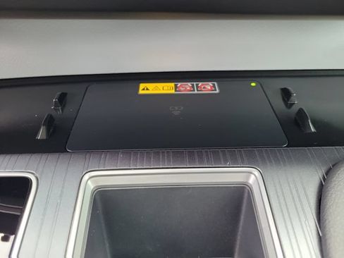 Used 2025 Toyota Sienna XLE FWD image 36