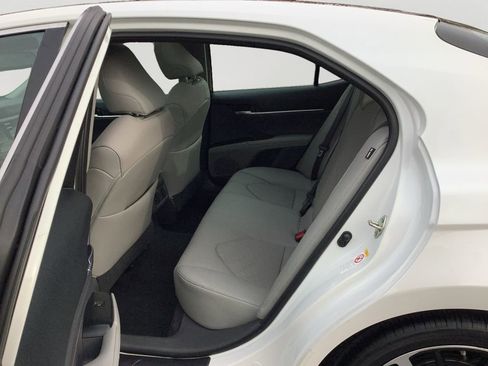 Used 2018 Toyota Camry XSE image 15