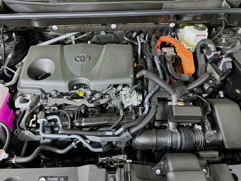 Used 2025 Toyota RAV4 XLE image 31