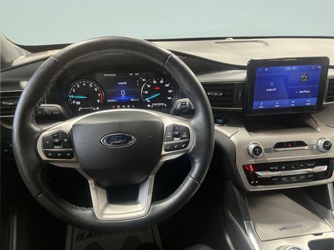 Used 2022 Ford Explorer XLT w/ Equipment Group 202A image 14