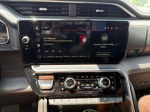 Used 2025 GMC Sierra 1500 Denali w/ Technology Package AWD/4WD image 6