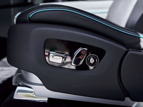 Used 2025 Rolls-Royce Spectre w/ Leather Finishing Pack image 34