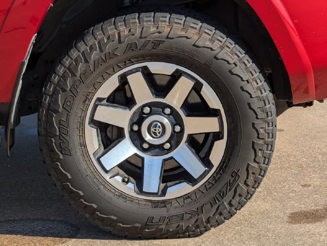 Used 2021 Toyota 4Runner TRD Off-Road Premium w/ Moonroof Package AWD/4WD image 10