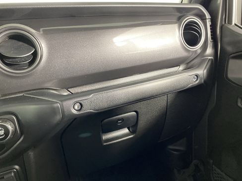 Used 2022 Jeep Gladiator Sport image 30