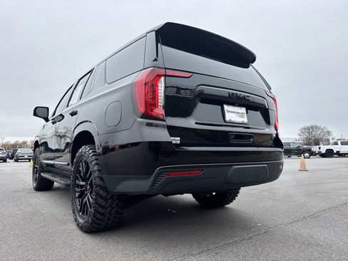 Used 2023 GMC Yukon SLT w/ SLT Premium Package image 8