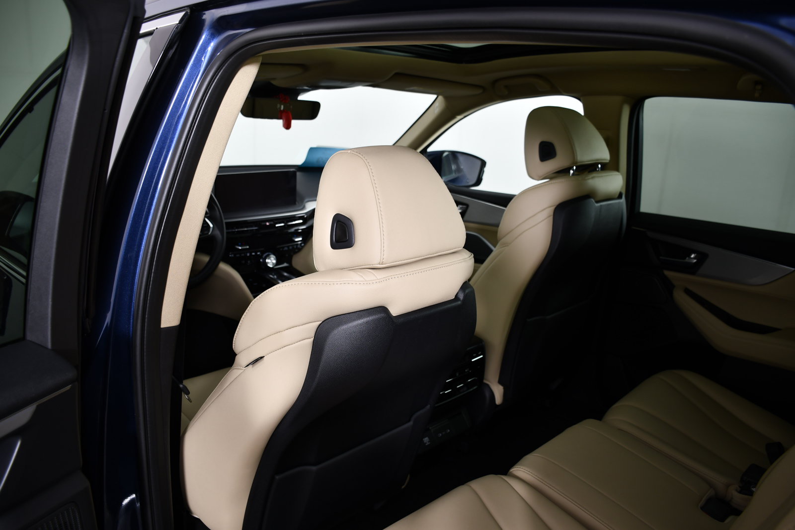 Used 2025 Acura MDX SH-AWD image 47