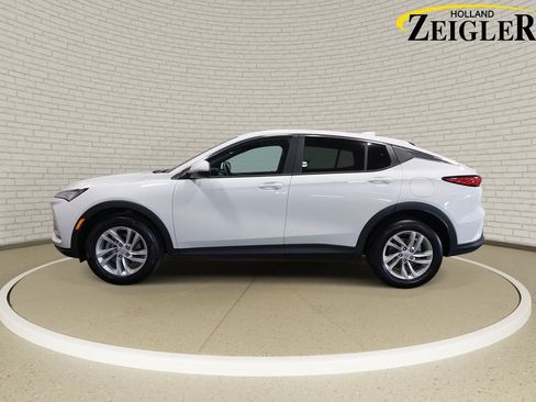 Used 2025 Buick Envista Sport Touring FWD image 8