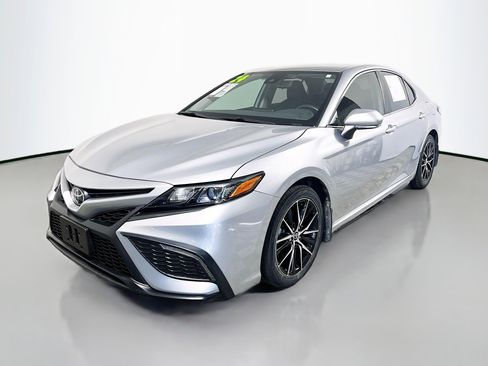 Used 2024 Toyota Camry SE image 10