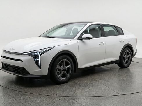 Used 2025 Kia K4 FWD image 3