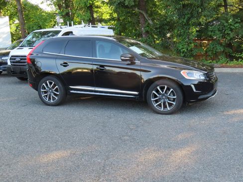 Used 2017 Volvo XC60 T6 Dynamic w/ Preferred Option Package AWD/4WD image 5
