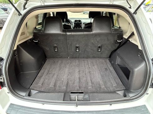 Used 2016 Jeep Compass Latitude FWD image 17