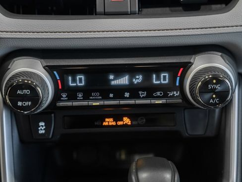 Used 2025 Toyota RAV4 XLE AWD/4WD image 19
