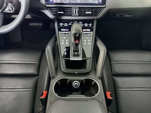 Certified 2023 Porsche Cayenne Platinum Edition AWD/4WD image 28