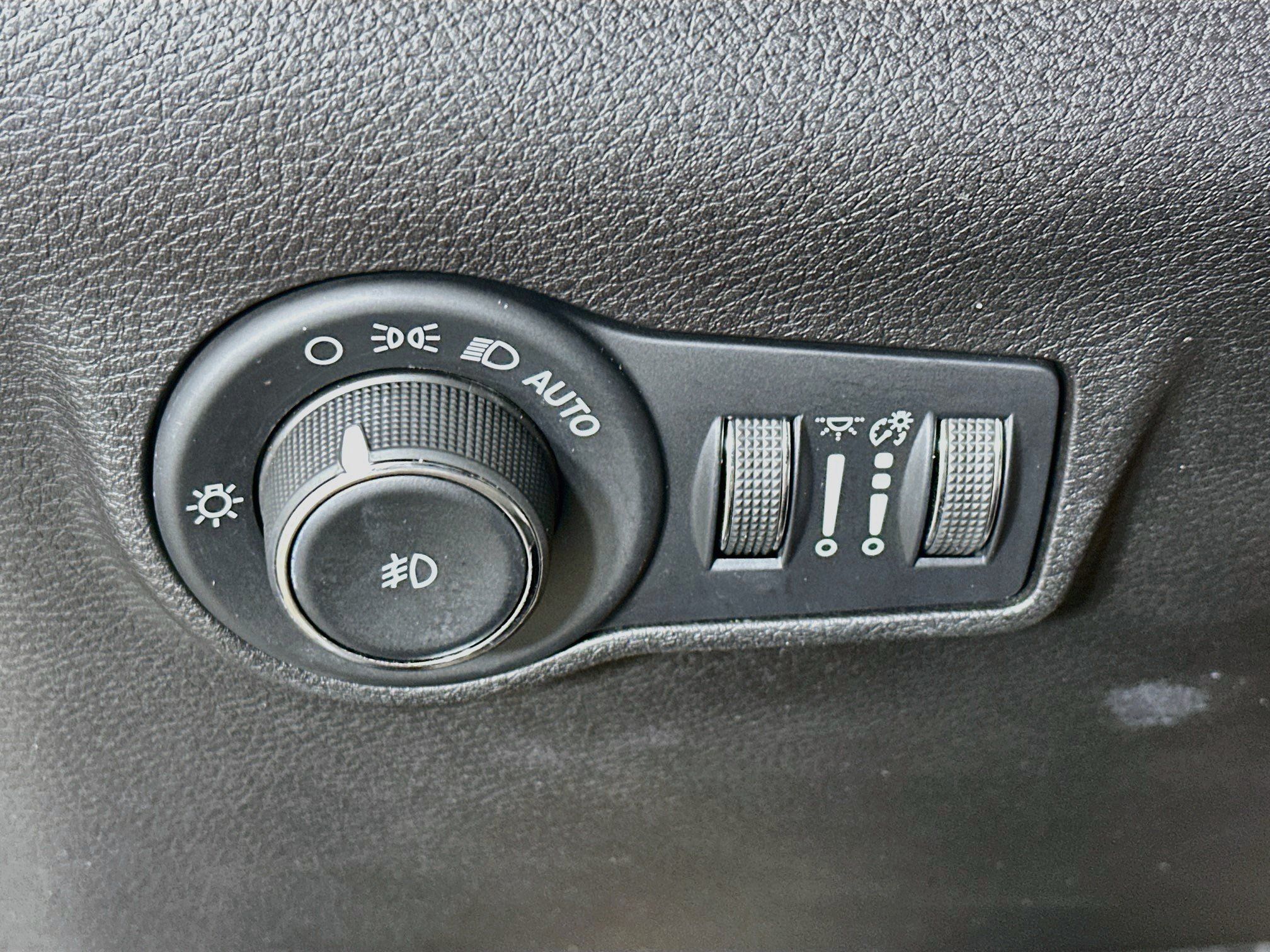 Used 2025 Jeep Compass Trailhawk AWD/4WD image 17