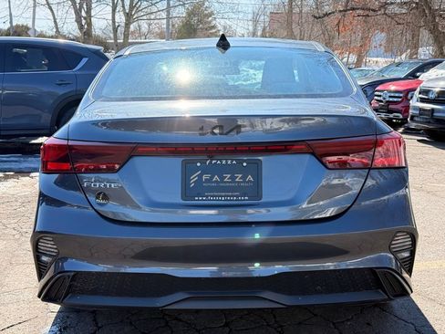 Used 2022 Kia Forte LXS w/ LXS Technology Package FWD image 8