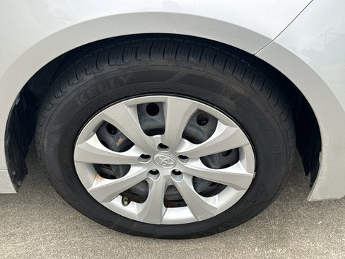 Used 2020 Toyota Corolla LE FWD image 29