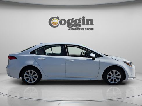 Used 2021 Toyota Corolla LE image 7