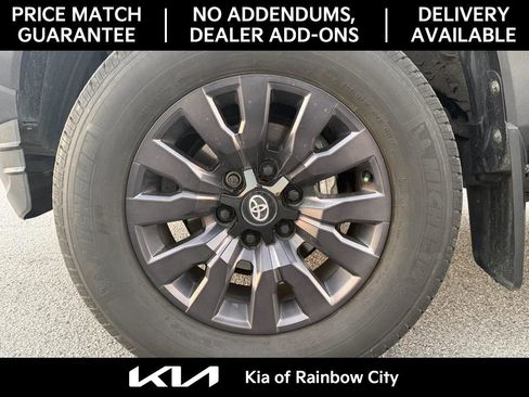 Used 2021 Toyota Tacoma Limited image 10