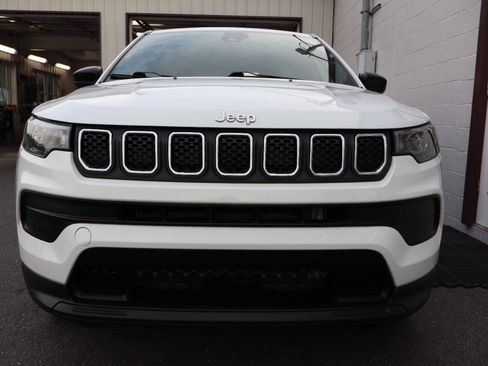 Used 2023 Jeep Compass Sport AWD/4WD image 2