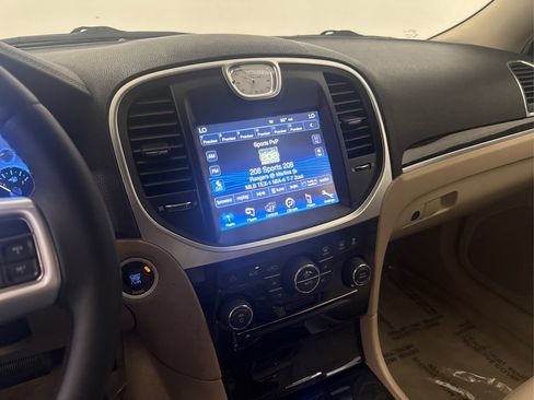 Used 2013 Chrysler 300 RWD image 35
