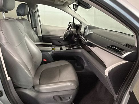 Used 2021 Toyota Sienna XLE FWD image 31