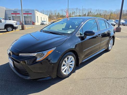 Used 2024 Toyota Corolla LE w/ LE Convenience Package image 3