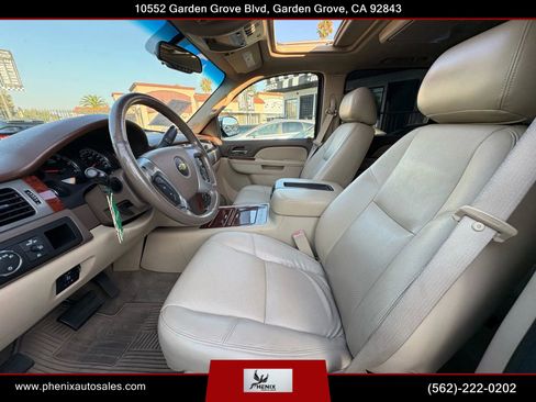 Used 2012 Chevrolet Suburban LTZ image 18