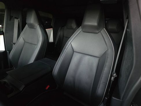 Used 2024 Tesla Cybertruck AWD Crew Cab image 22