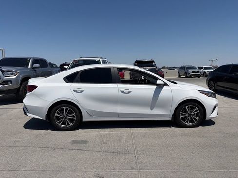 Used 2024 Kia Forte LXS FWD image 3