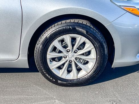 Used 2016 Toyota Camry LE image 9