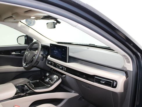 Used 2023 Lincoln Nautilus AWD w/ Premium Package image 29