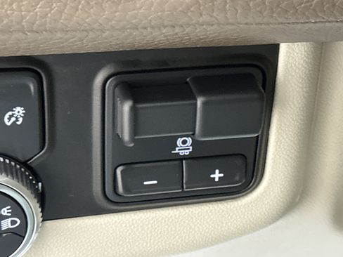 Used 2021 GMC Yukon XL Denali w/ Denali Premium Package image 45