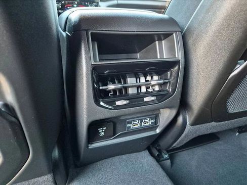 Used 2023 Jeep Grand Cherokee Altitude AWD/4WD image 16