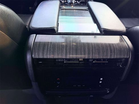 Used 2022 Jeep Wagoneer Series III w/ Flexible Seating Group image 10