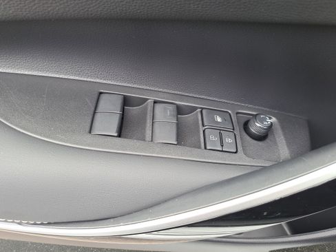 Used 2022 Toyota Corolla LE w/ Premium Interior Package FWD image 26