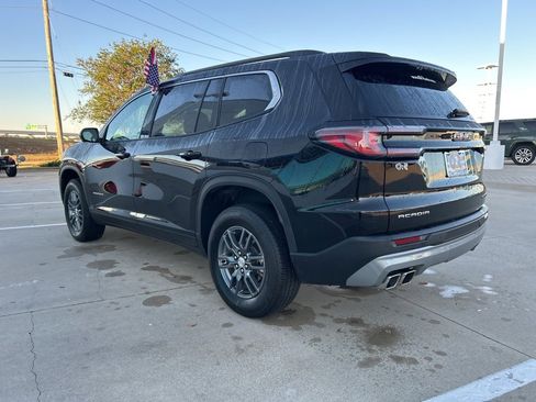 Used 2025 GMC Acadia Elevation image 9