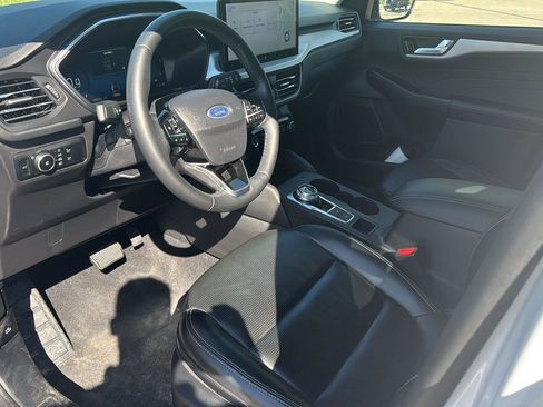 Used 2024 Ford Escape Platinum AWD/4WD image 12