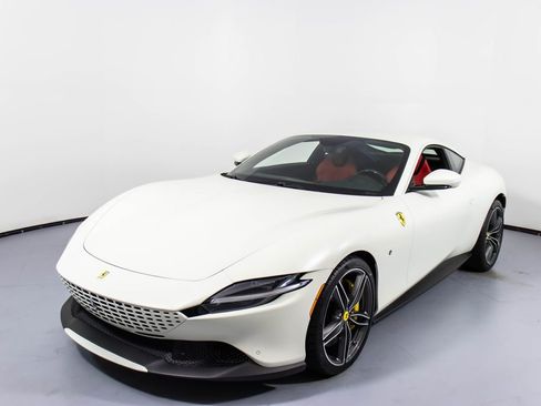 Certified 2022 Ferrari Roma image 10