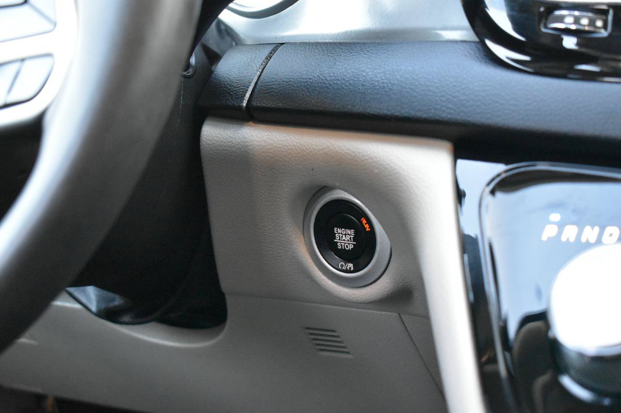Used 2022 Chrysler Pacifica Touring-L FWD image 43