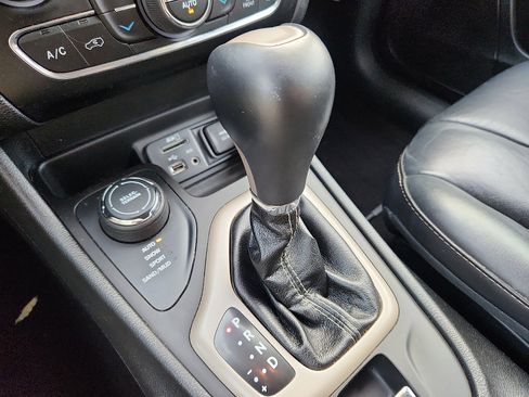 Certified 2017 Jeep Cherokee Limited image 16