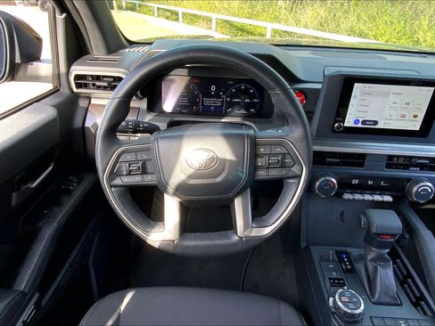 Used 2024 Toyota Tacoma TRD Off-Road image 5