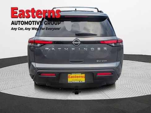 Used 2022 Nissan Pathfinder SV AWD/4WD image 5