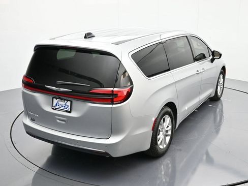 New 2026 Chrysler Pacifica Select image 34