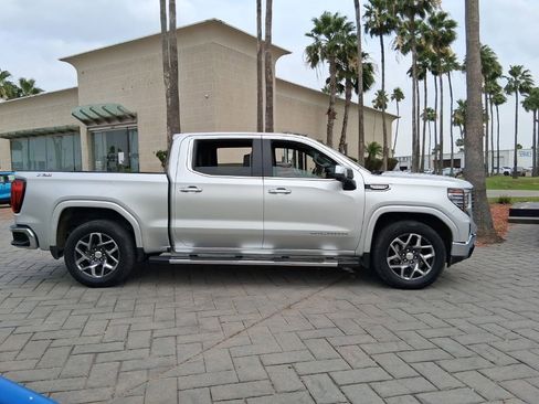 Used 2022 GMC Sierra 1500 SLT AWD/4WD image 4